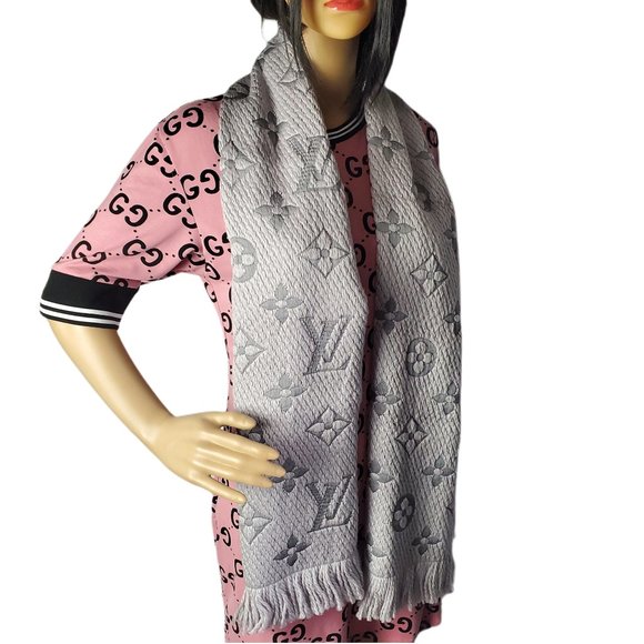 100% Authentic Louis Vuitton Logomania Gray Scarf New